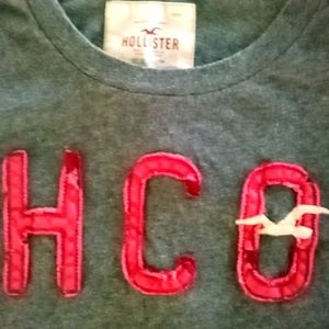 HOLISTER tweens T shirt size Small/Petite. Great condition. Grey & red.